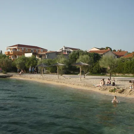 Jelena I Agi بيبينيا